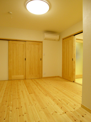 パイン素材を使った全面リフォーム